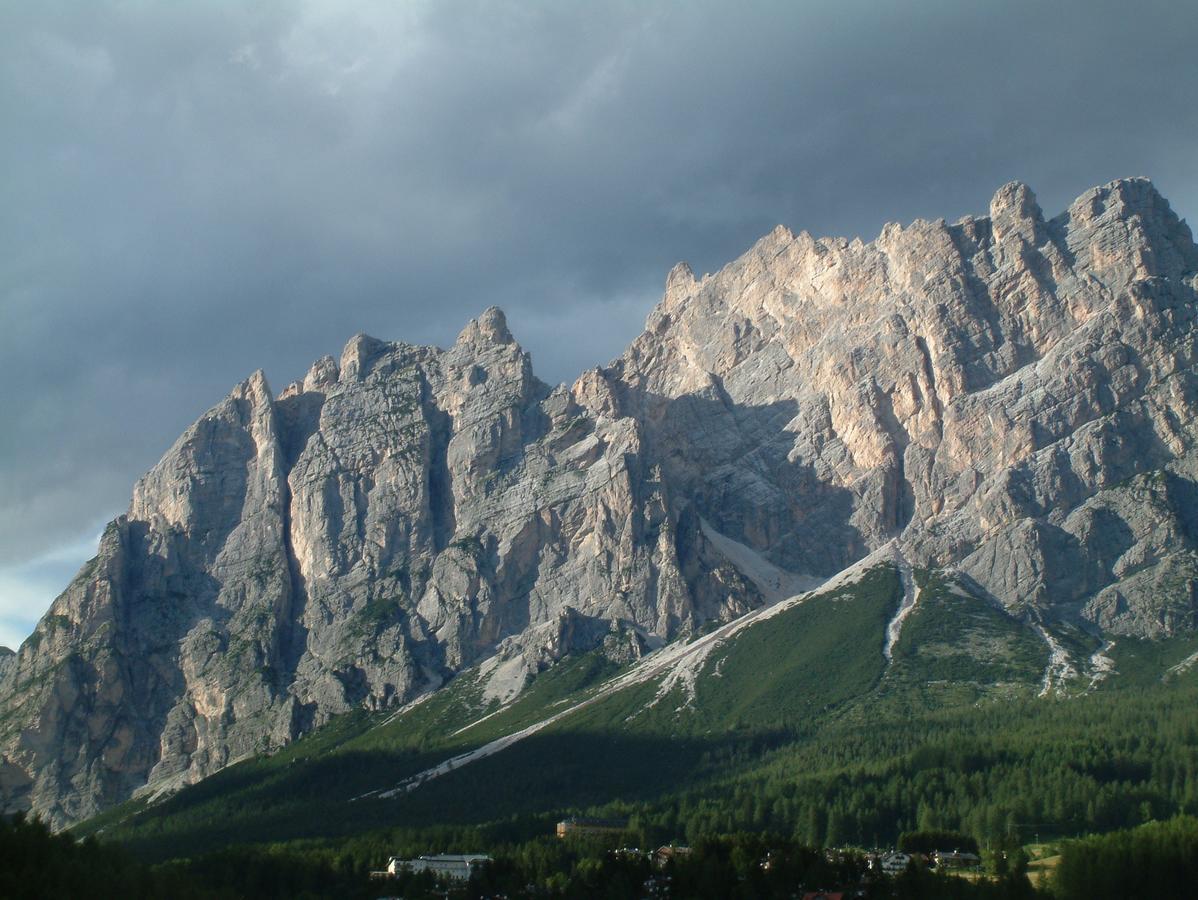 Hotel Oasi Cortina dʼAmpezzo Exterior foto