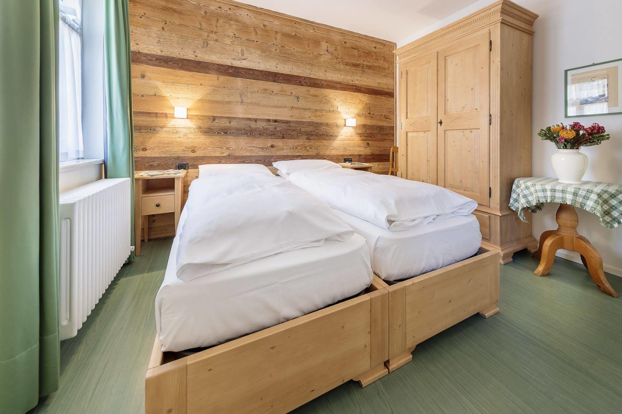 Hotel Oasi Cortina dʼAmpezzo Exterior foto
