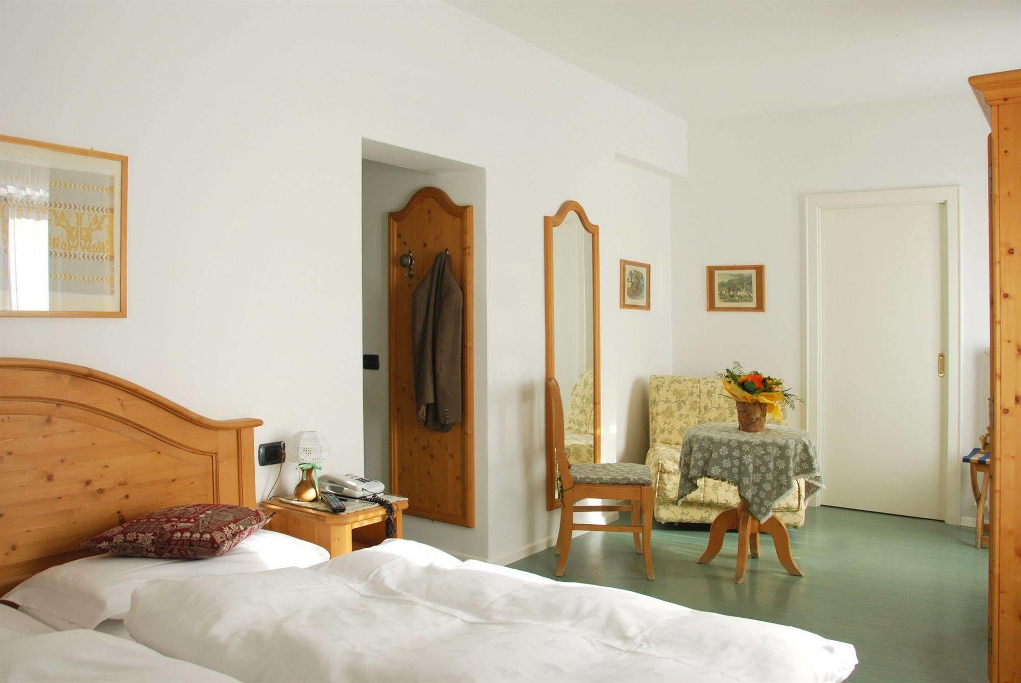 Hotel Oasi Cortina dʼAmpezzo Exterior foto